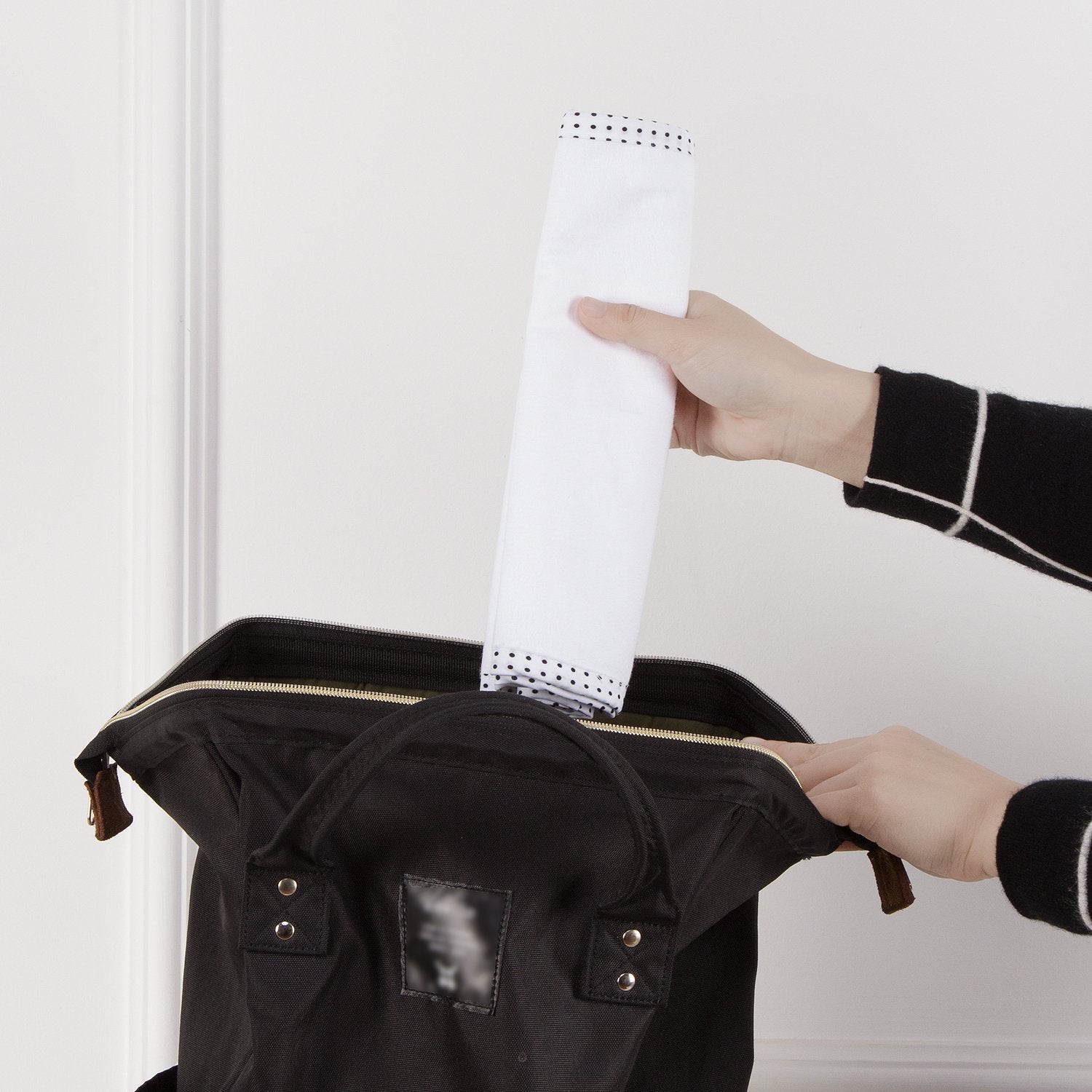 TILLYOU polyurethane-back liner delivers waterproof protection against leaks.