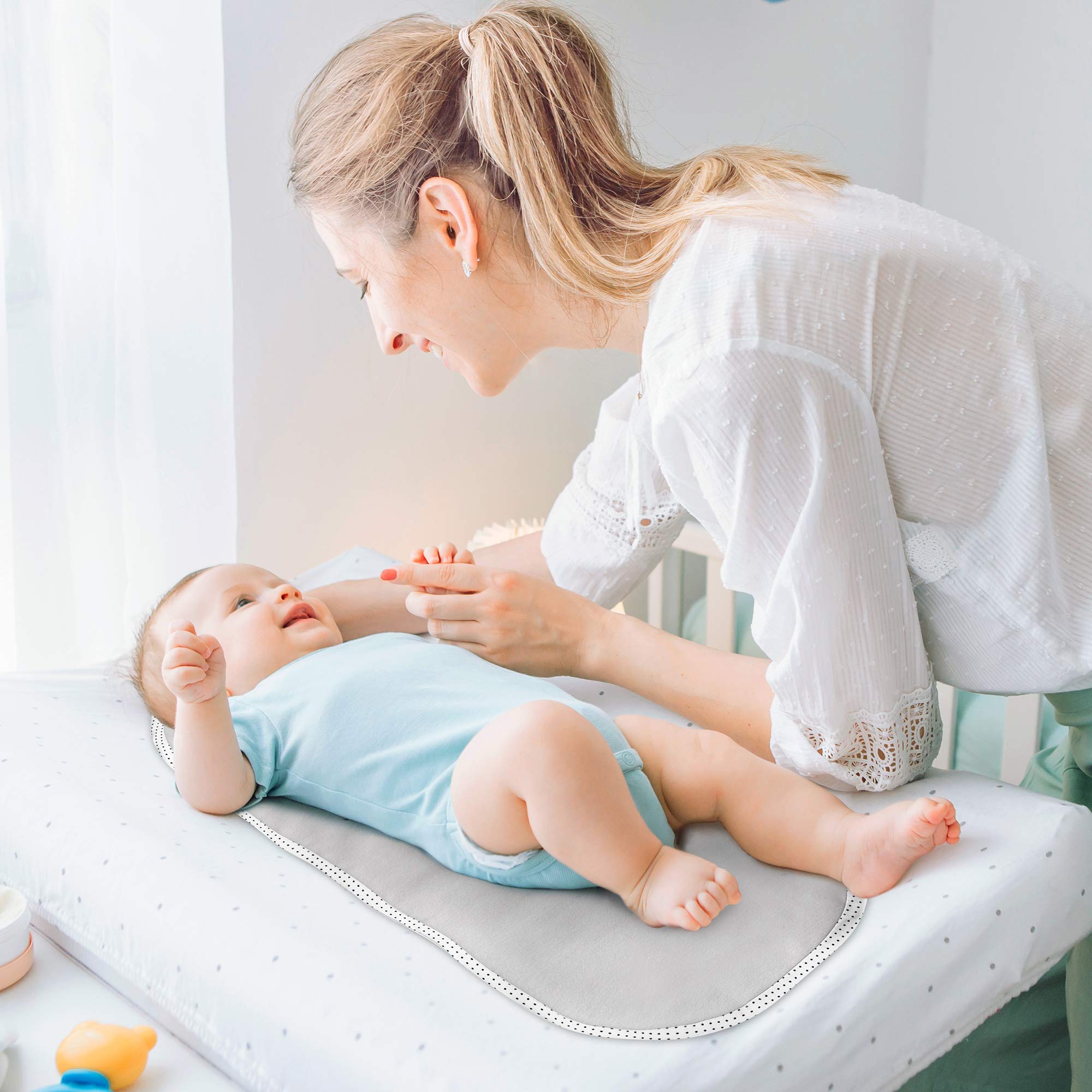 Absorbent, gentle liner suitable for babies during diaper changes