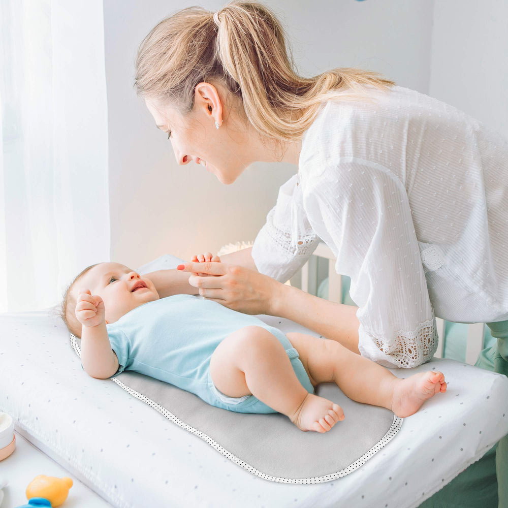 Absorbent, gentle liner suitable for babies during diaper changes