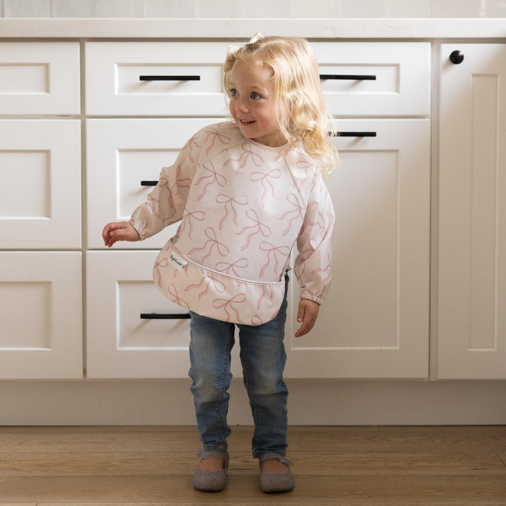 Tiny Twinkle full-coverage mealtime bib shields arms and torso from spills.