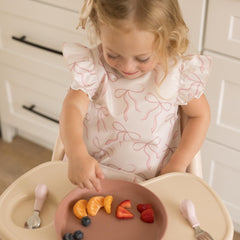 Tiny Twinkle food pocket open bib traps crumbs while feeding