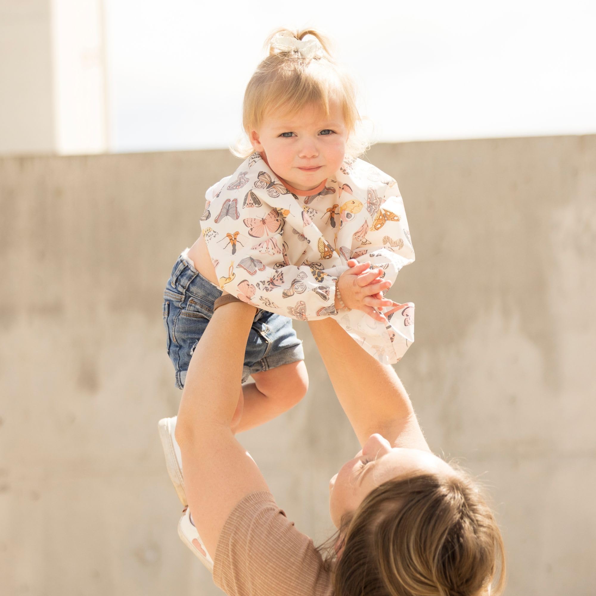 Tiny Twinkle lightweight bib for versatile mealtime