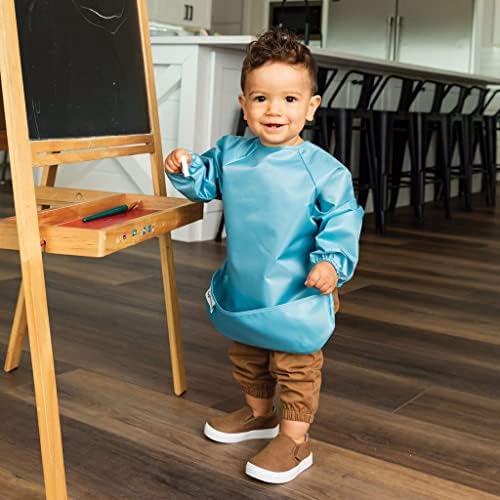 Tiny Twinkle machine-washable bib simplifies cleanup after busy mealtimes.