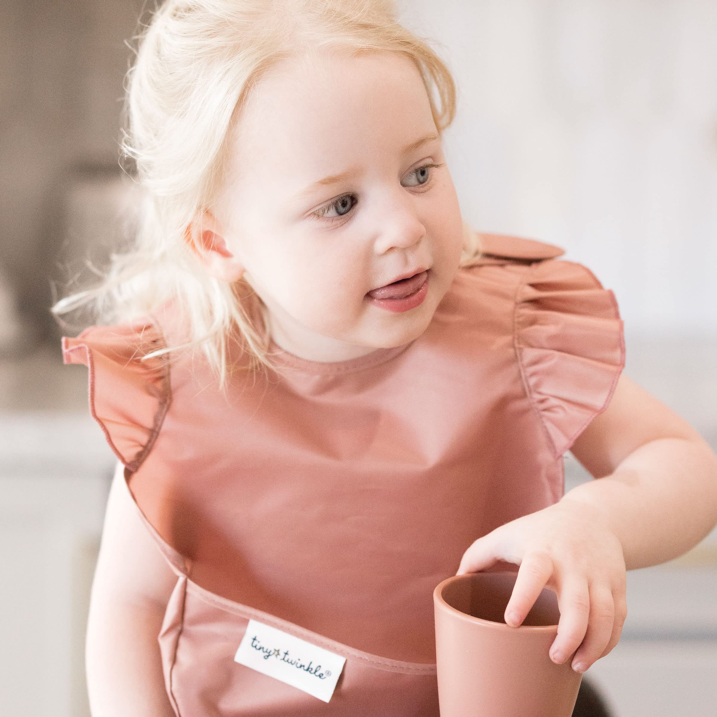 Tiny Twinkle Mess-Proof Bib uses waterproof fabric to repel spills at mealtime.