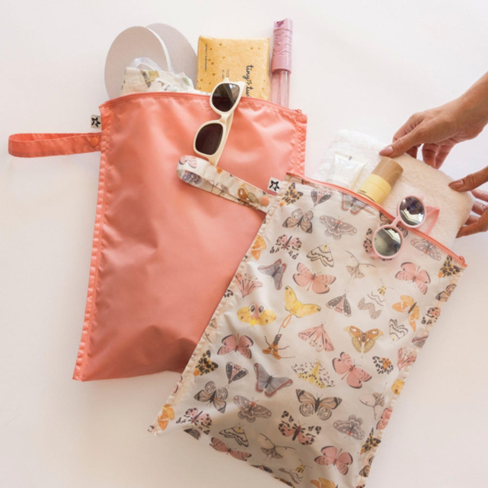 Tiny Twinkle Mess Proof Wet Bags quick-dry fabric, wipe-clean surface for fast cleanup.