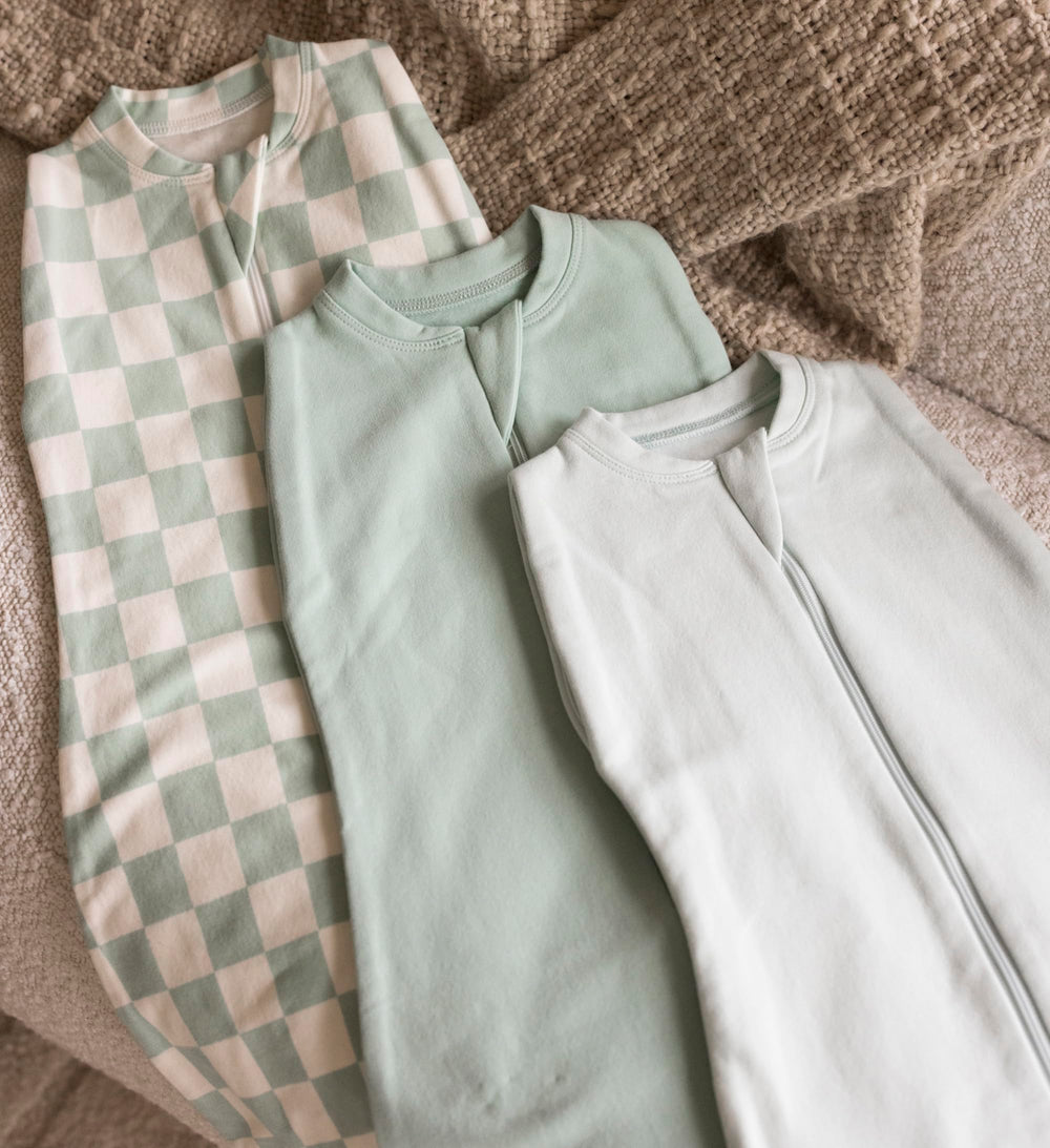 Secure snaps support a steady swaddle-to-sleep transition.