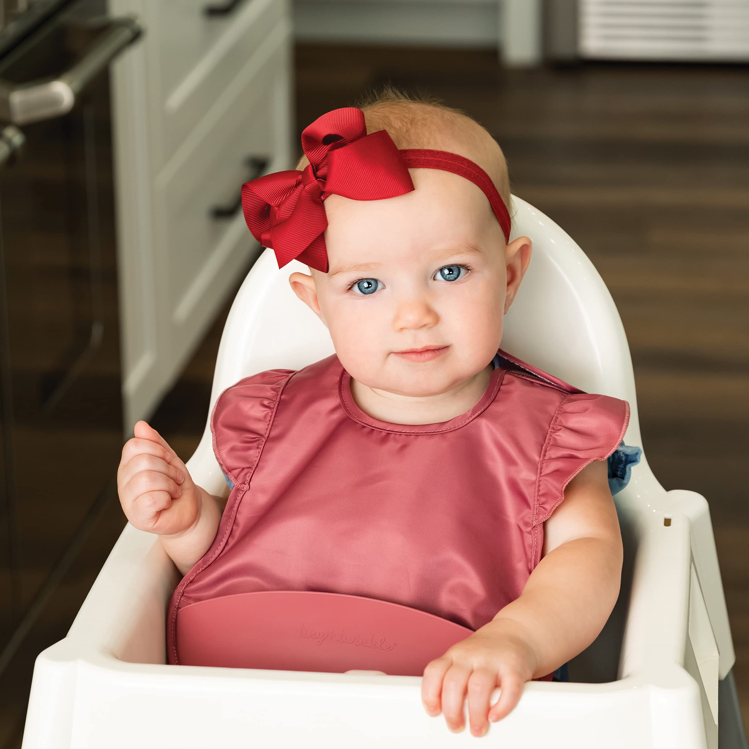 Tiny Twinkle crinkle-free design stays comfortable during long meals.