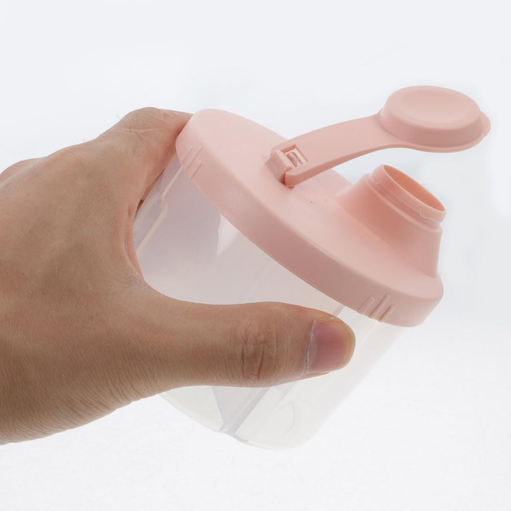Toddmomy compact two-compartment design ideal for quick formula prep.
