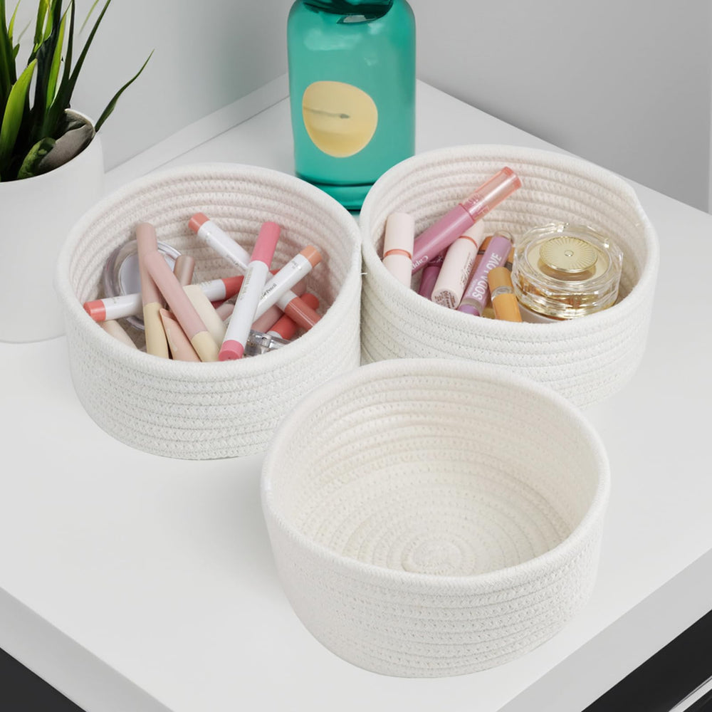 Togous small basket on a bookshelf for tiny items display.