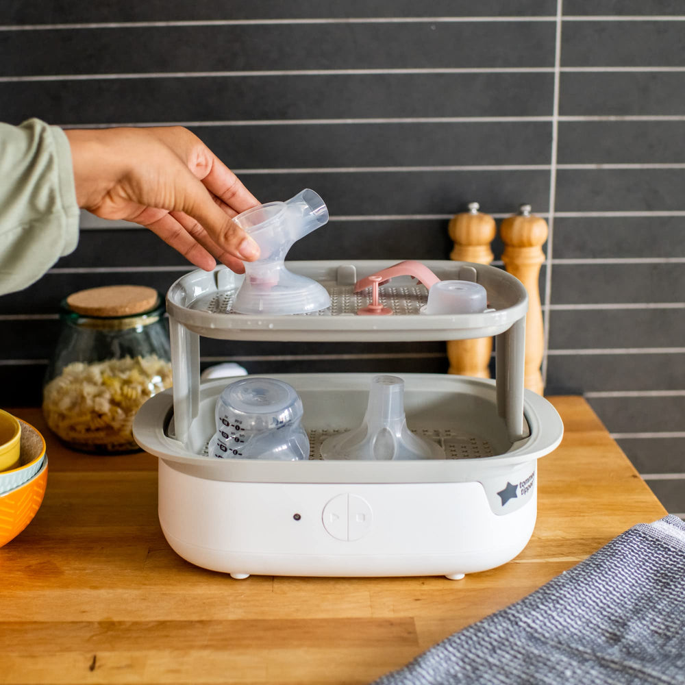 Tommee Tippee ergonomic curved-handle pump supports comfortable one-handed operation.