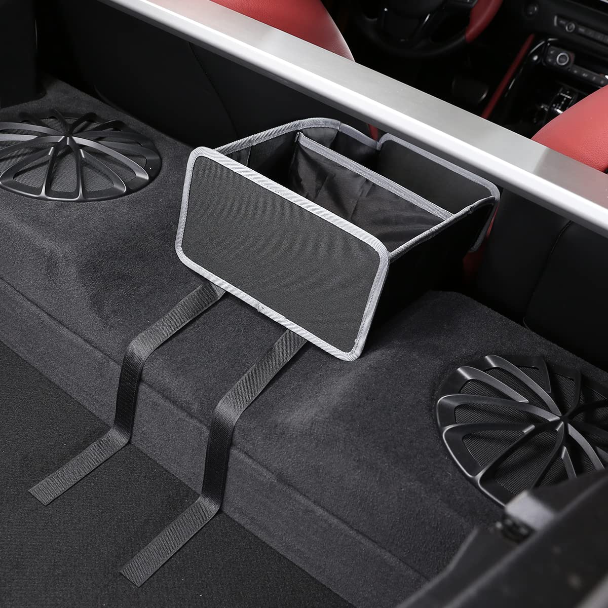 TongSheng organizer offers two pockets for quick access to essentials.