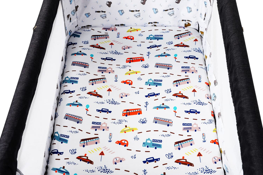 Tontukatu universal-fit sheet with elastic edge stays securely on bassinet