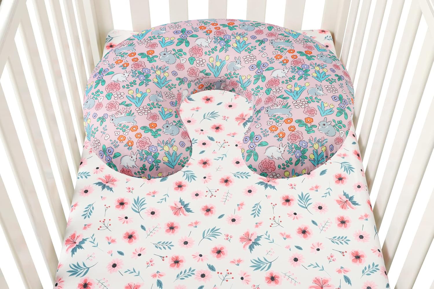 Zipper close-up on a Tontukatu nursing pillow cover