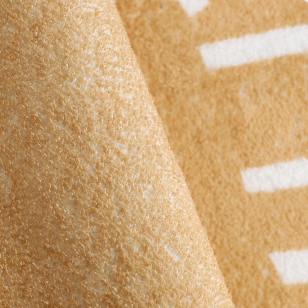 Topotdor soft polyester texture offers a comfortable play surface.