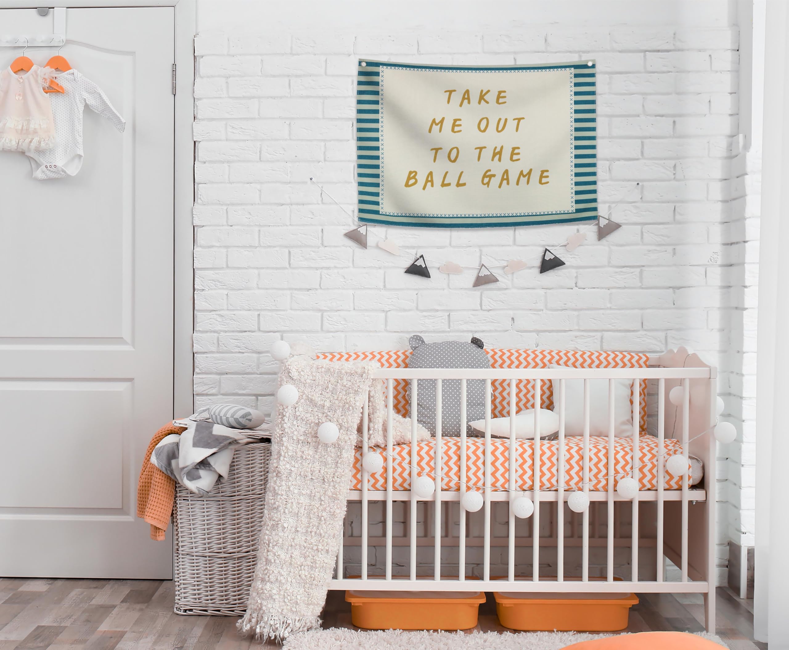 Topthink banner flag in beige for playroom wall decor