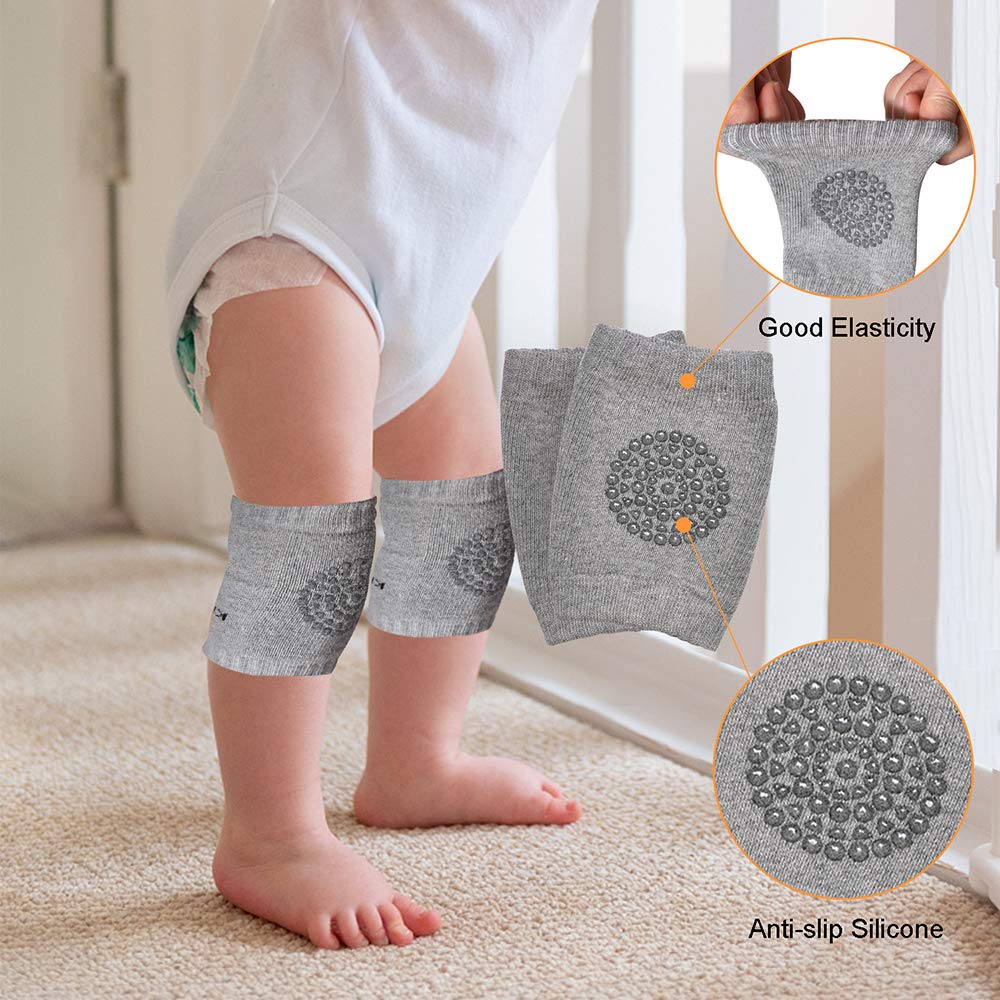 TORASO knee pads matched to baby outfits with blue dot pattern