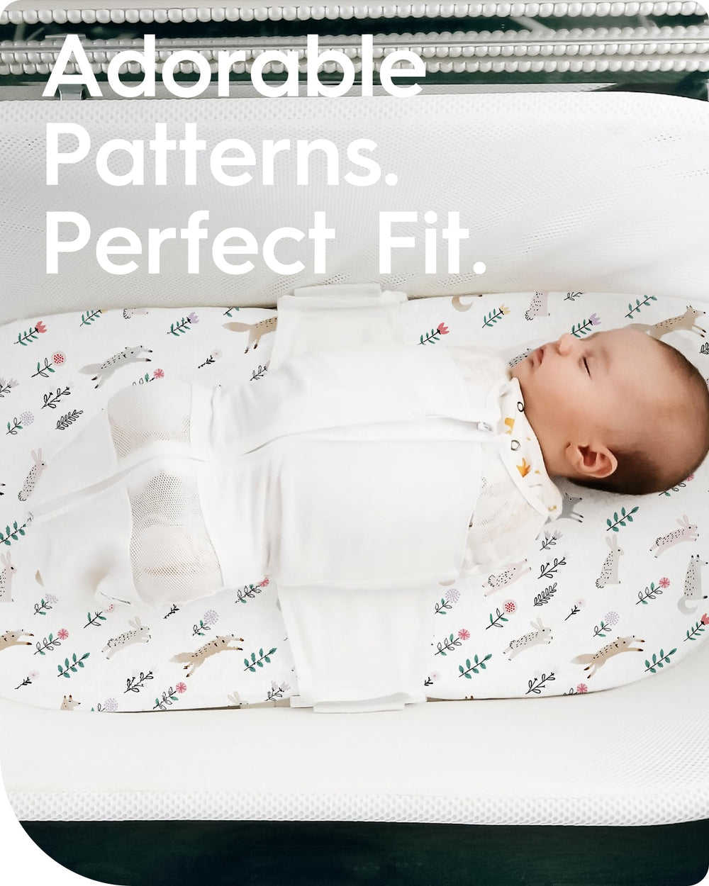 TotBasic bassinet sheet universal-fit closeup shows compatibility with many bassinet models.
