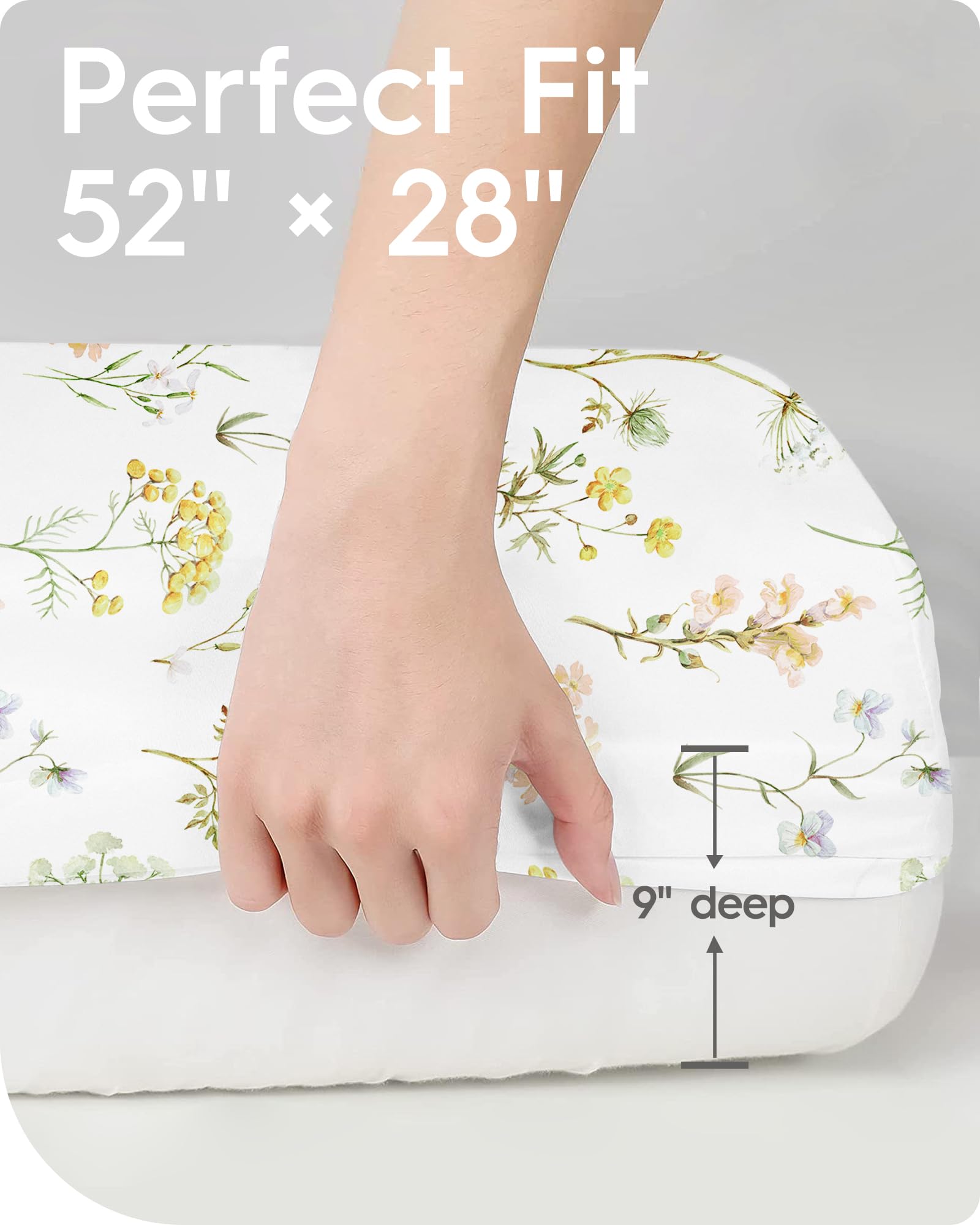 TotBasic fitted sheet with elastic edge all around for secure placement