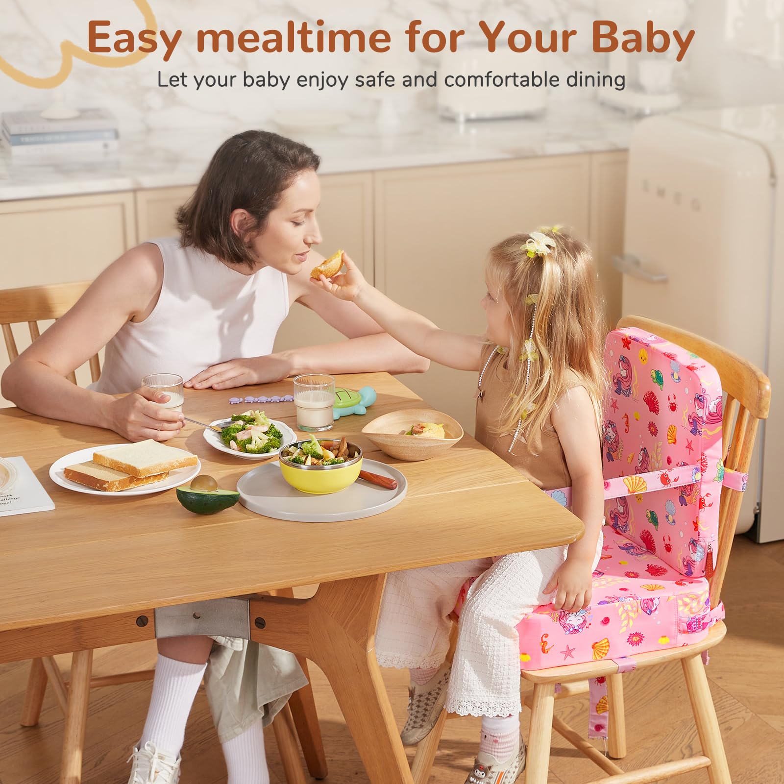 TOTIDYH booster seat with secure 3-point harness for safe dining.