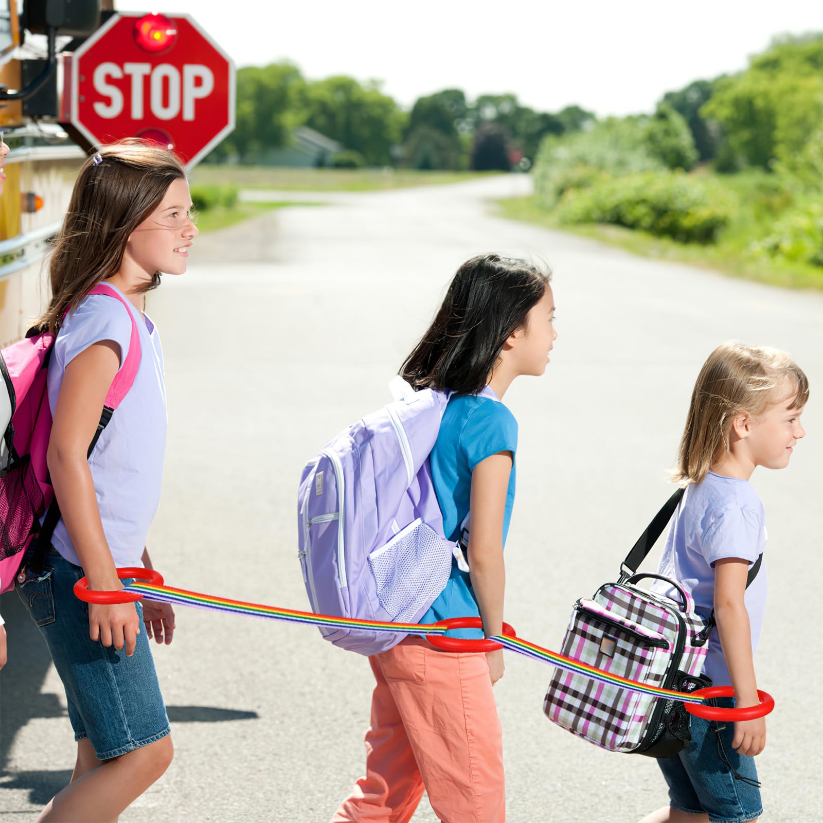 Toyvian walking rope with ergonomic round handles provides a comfortable grip for kids.