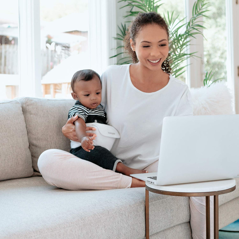 Tranquilo Baby Soothe palm-sized design fits in your hand.