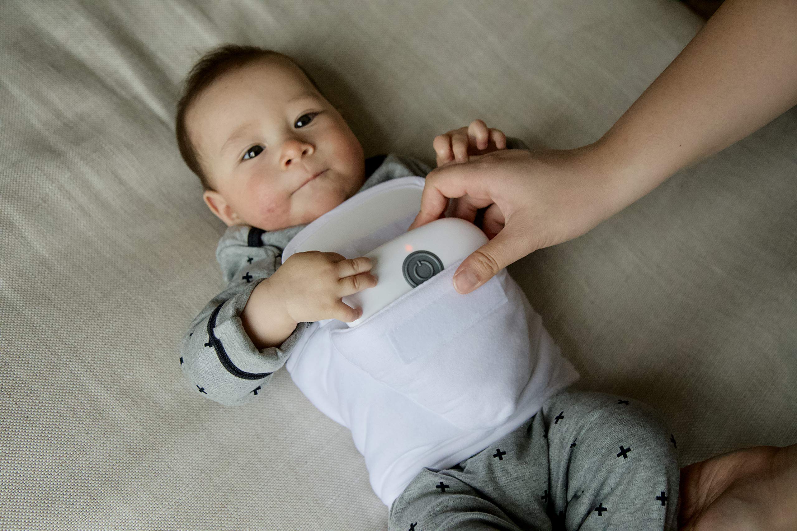 Tranquilo Baby Soothe wrap-around belly band keeps massager in place.