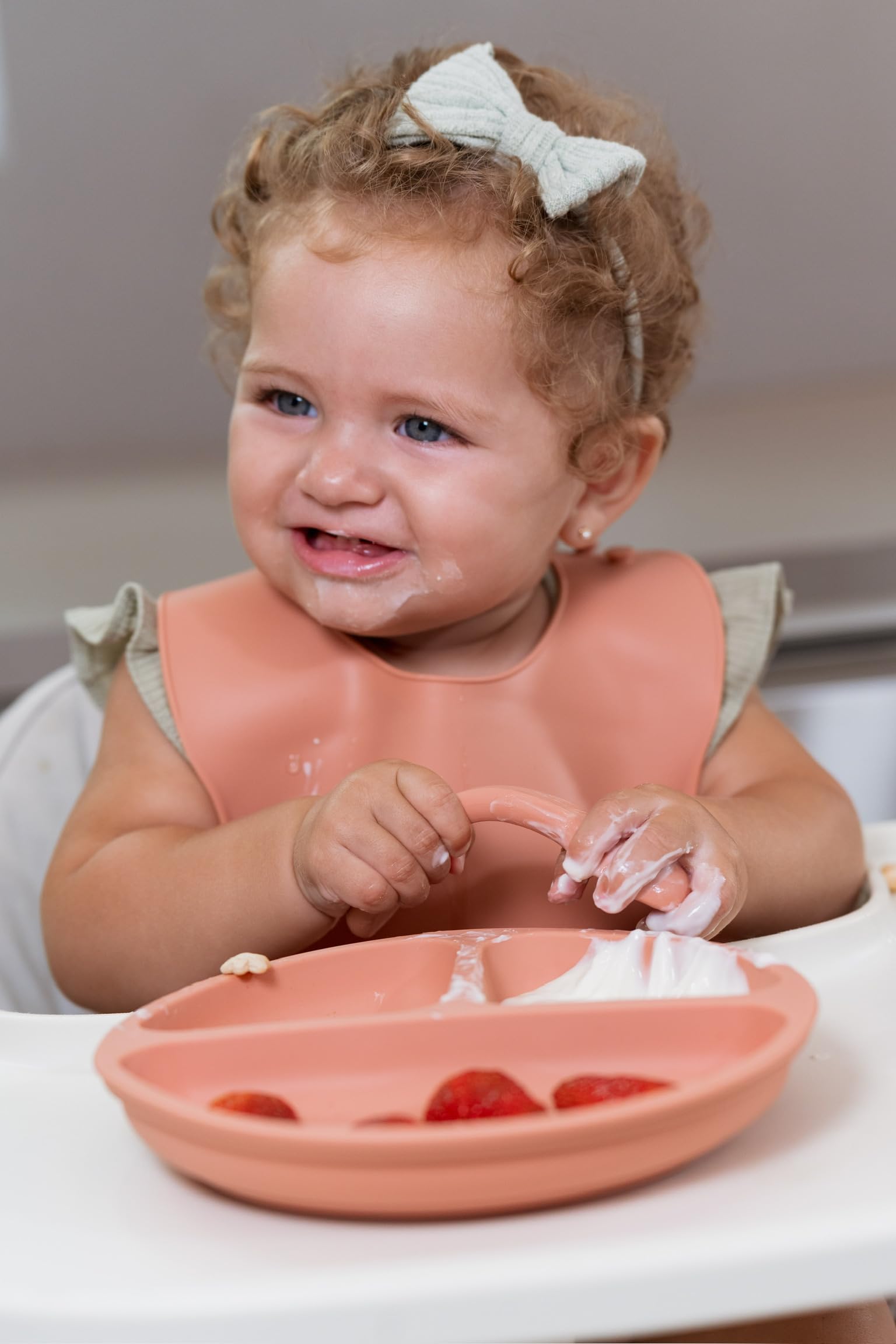 Trompo sippy cup with handles supports independent drinking for toddlers.