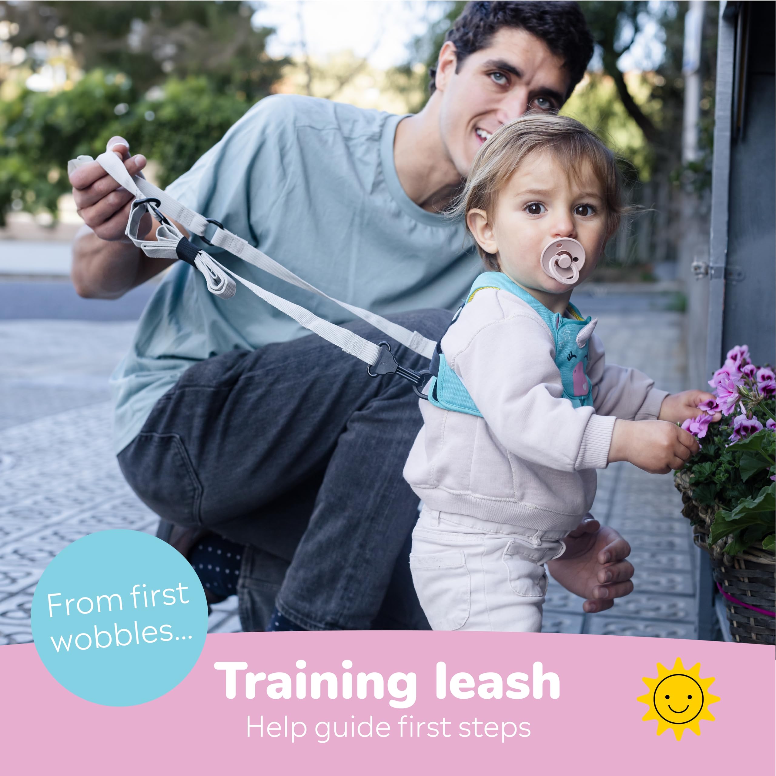 Trunki Toddler Leash in turquoise unicorn design encourages kids to wear it happily.