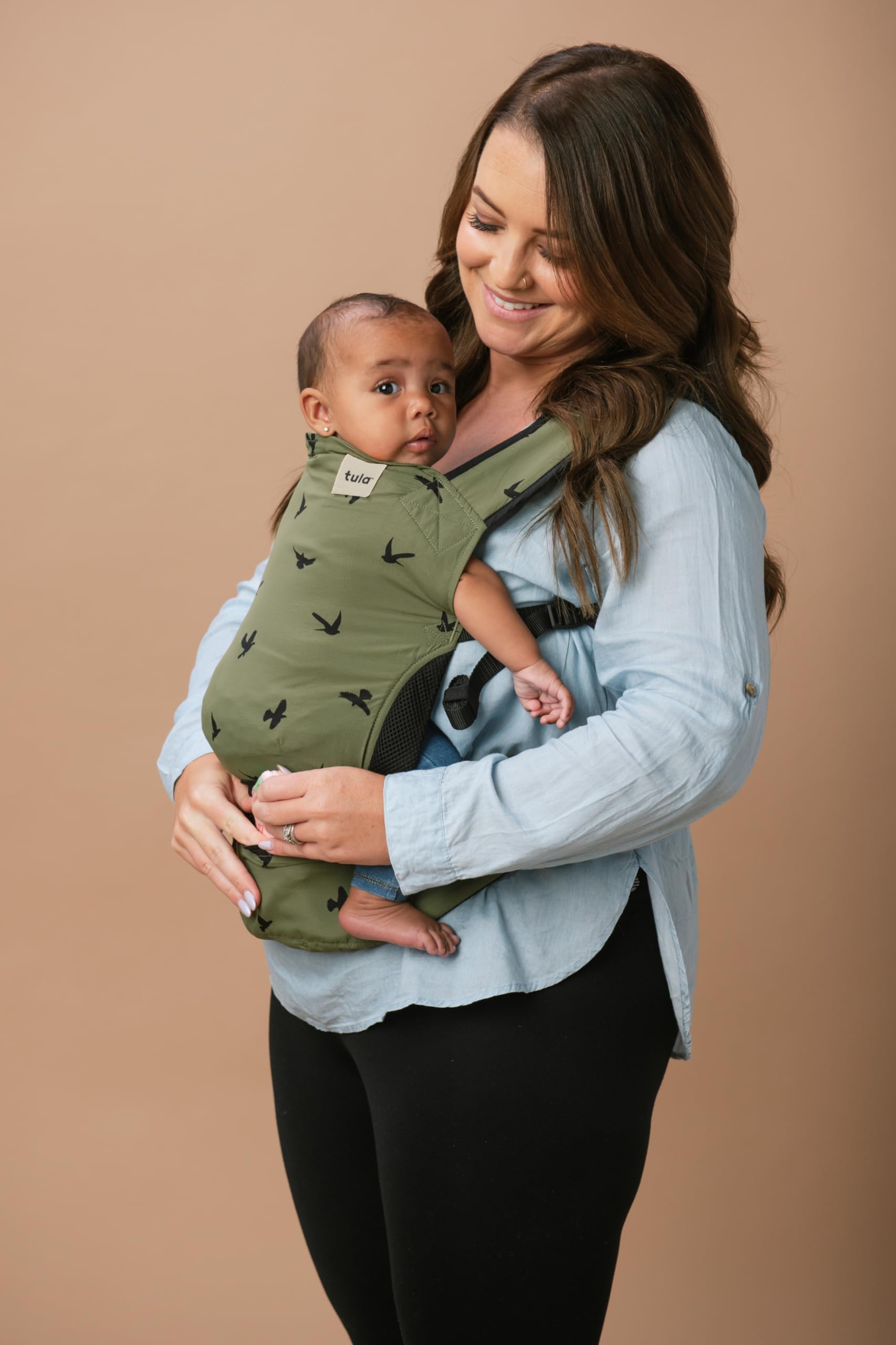 Tula Baby Lite built-in storage pouch keeps phone, diaper, or wipes within reach.