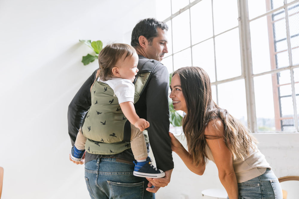 Tula Baby Lite removable UPF 50+ hood provides sun coverage while out and about.