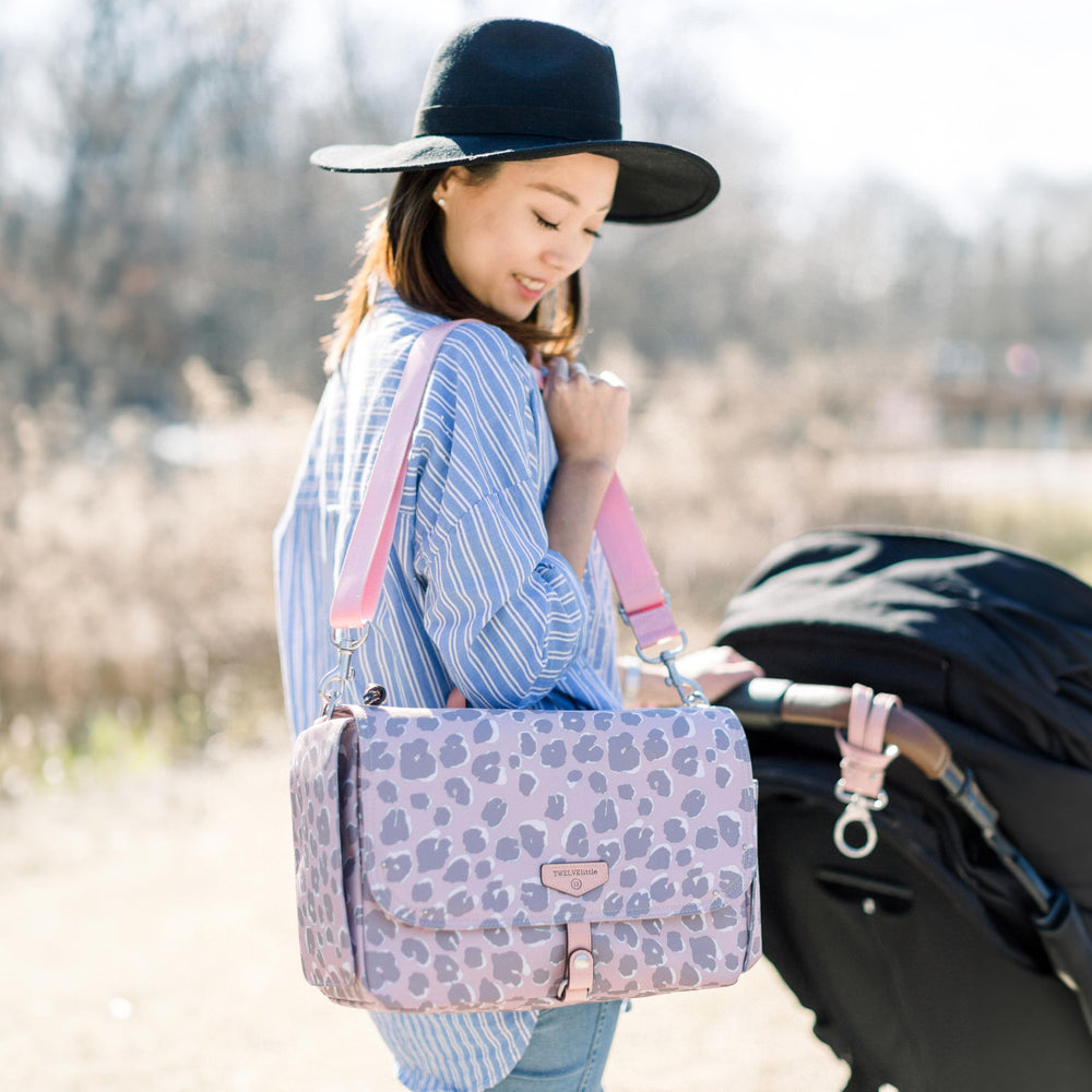 Side pocket on TWELVElittle Stroller Caddy 3.0 for small items