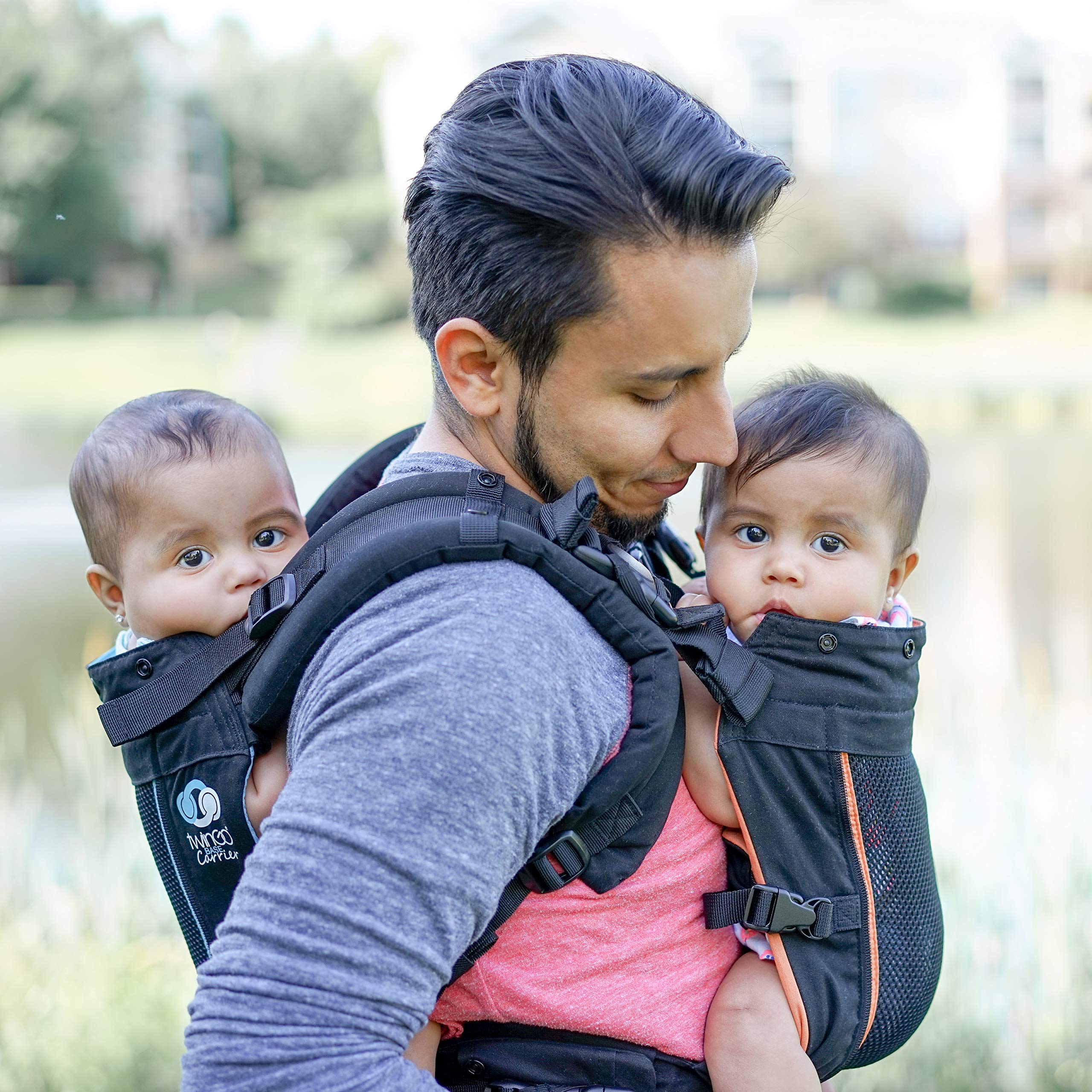 TwinGo Air Model two-in-one design supports two babies or two wearers.