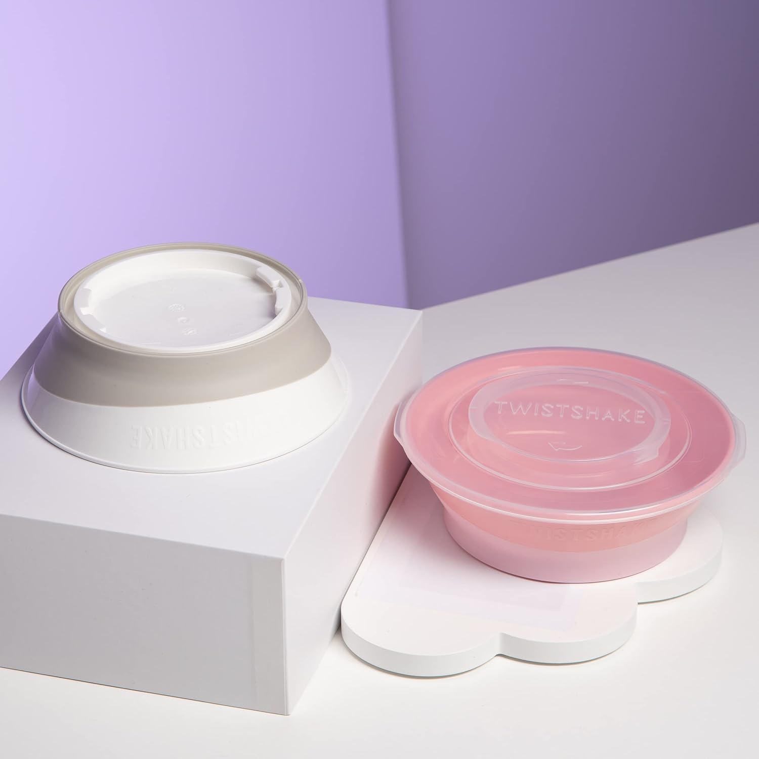 TWISTSHAKE top-rack dishwasher compatibility simplifies cleanup after meals.