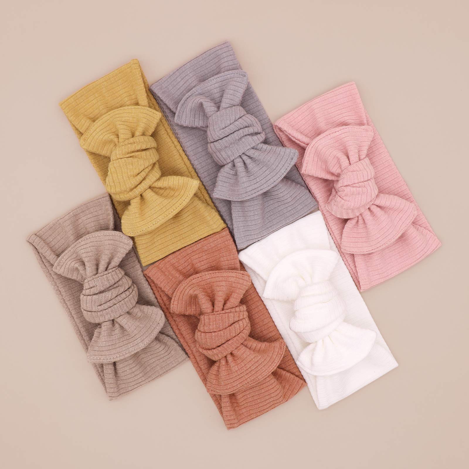 UeeSum headwrap in gray complements outfits and cool days.