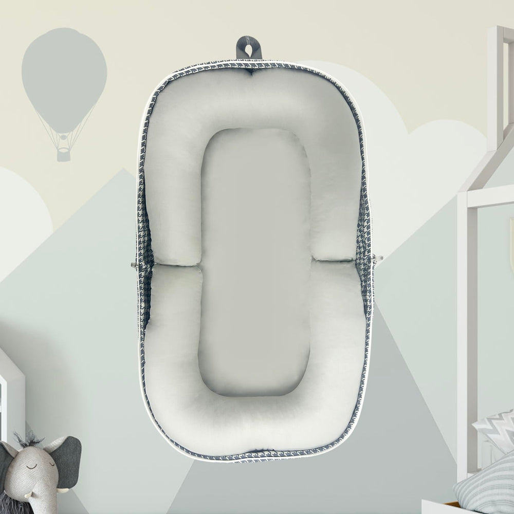 UGRASEA lounger shows breathable surface keeps baby cool