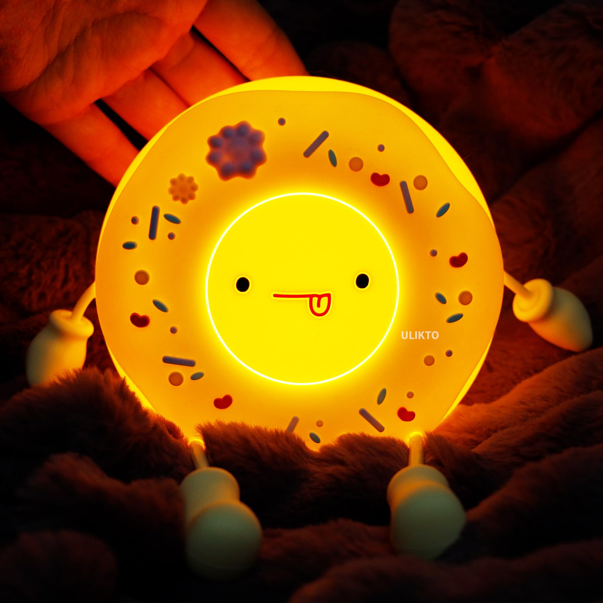 ULIKTO Cute Donut Lamp ideal for kids' bedrooms and dorm desks.