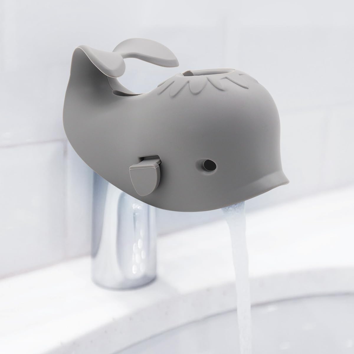 UMUACCAN baby faucet cover in grey whale protects babies during bath time.