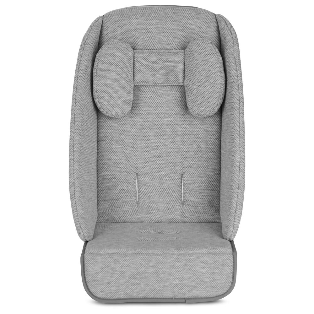UNIQUIFY head support keeps baby's head steady during walks.