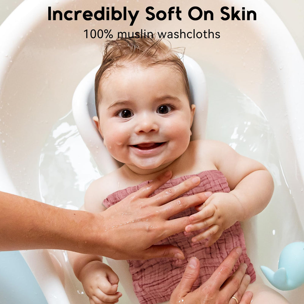 Unnivoll Muslin baby washcloths 12x12 inch in use during bath time