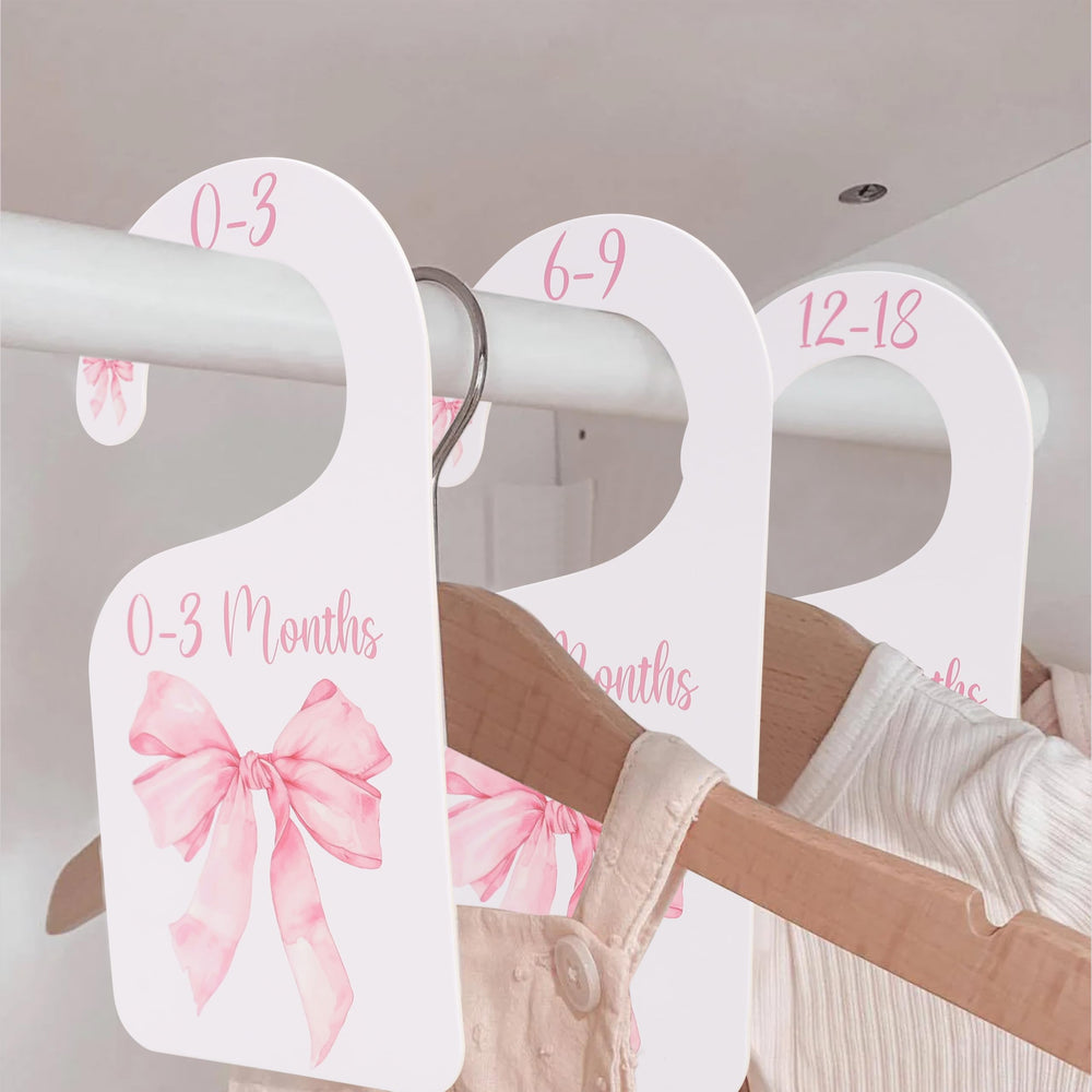 UOAOU bow-nursery-closet-divider-pink helps streamline dressing and closet access.