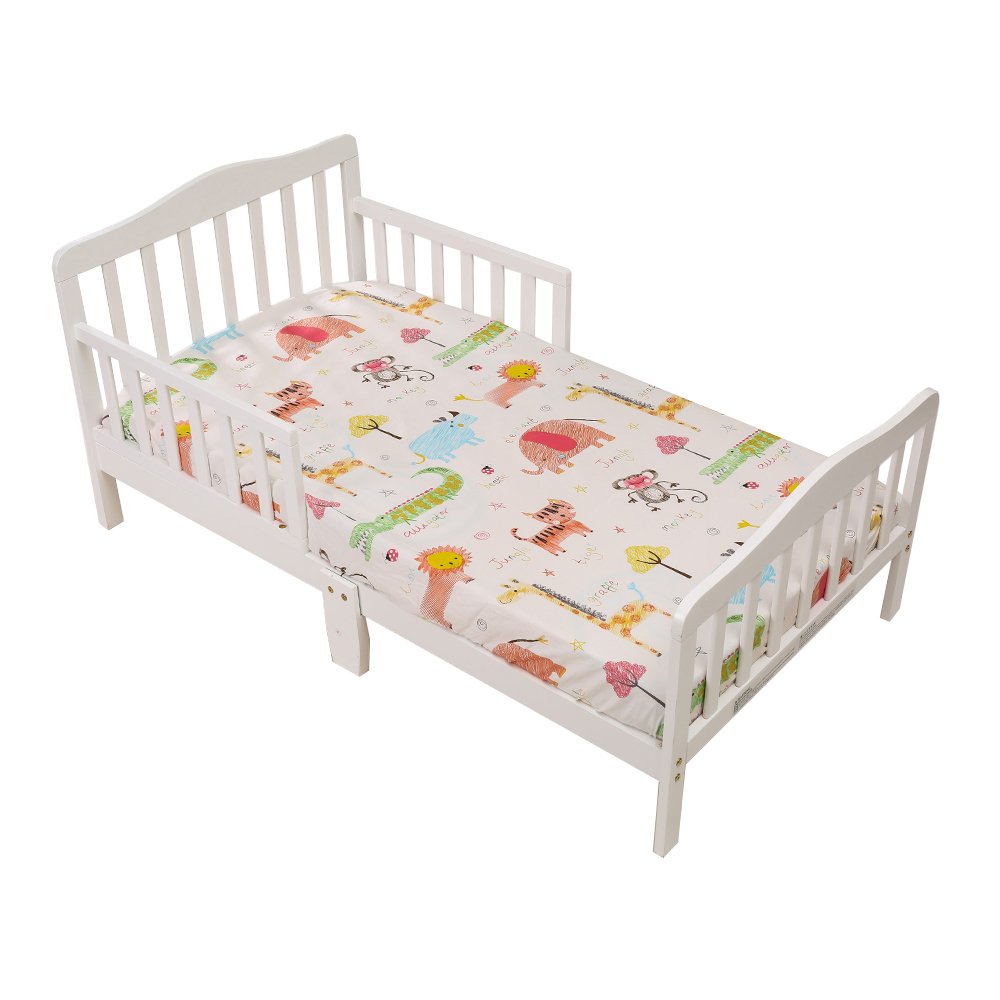 UOMNY Safari toddler sheet fits standard mattresses with durable elastic band.