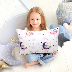 UOMNY envelope-closure pillowcase protects hair and keeps pillow in place.