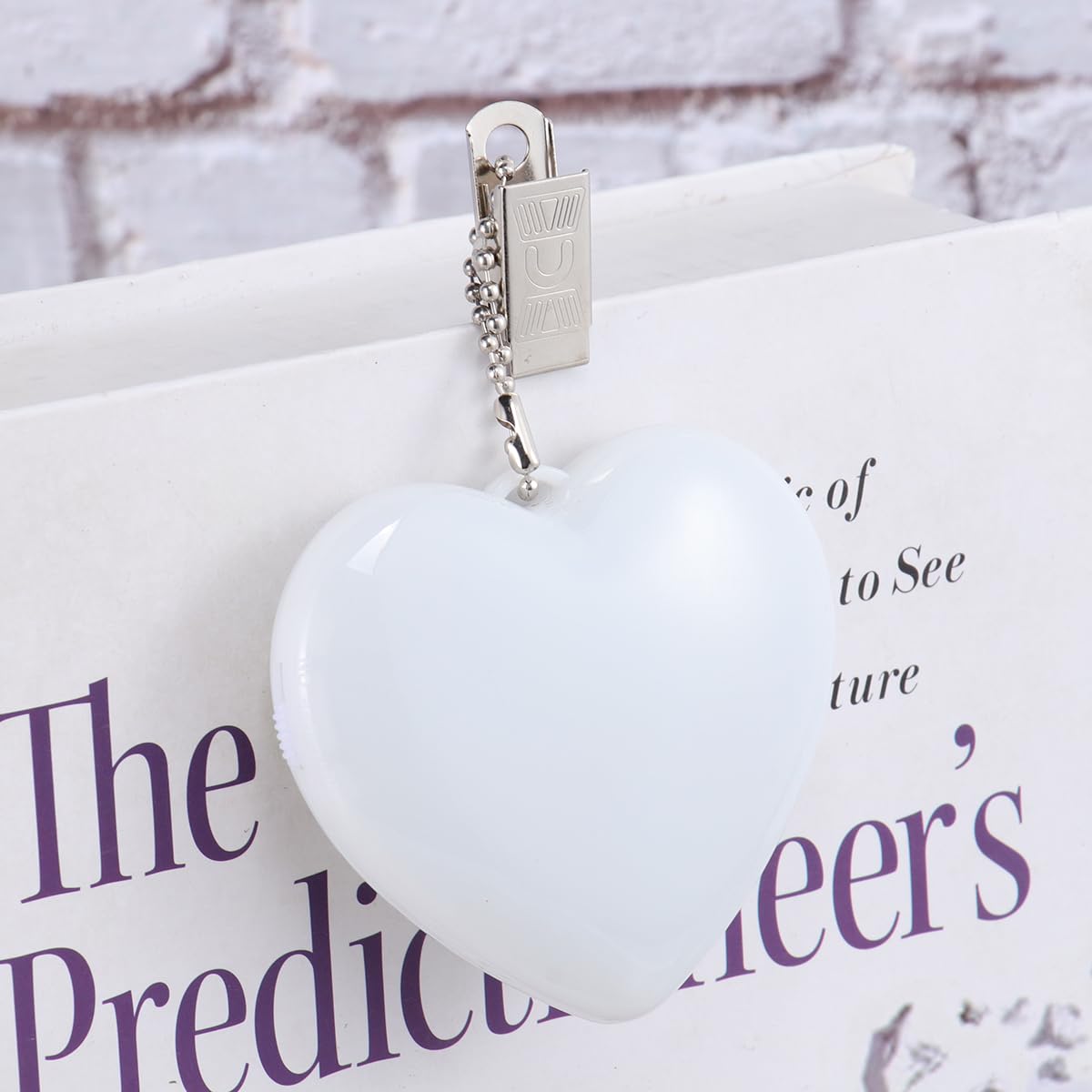 Uonlytech women-focused lamp accessory brightens evening bag searches.