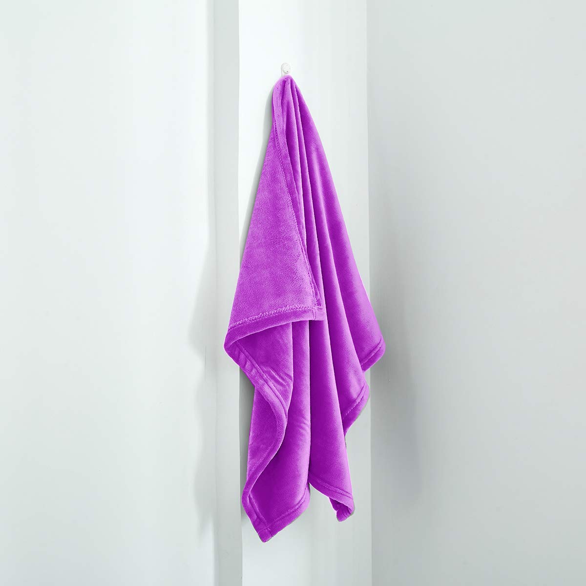 UOZZI Bedding colorful print, toddler blanket design for kids' comfort.
