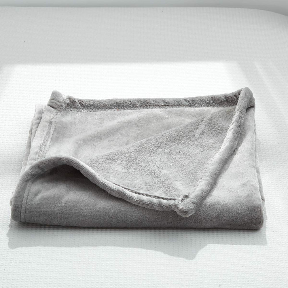 UOZZI BEDDING cozy sofa display blanket in a living space