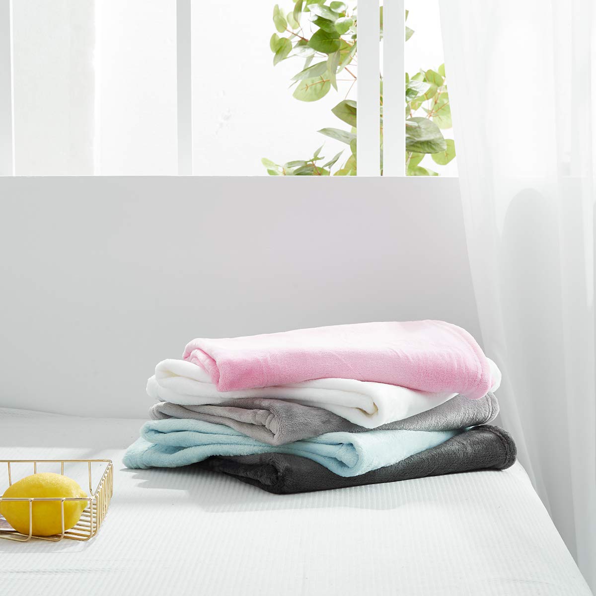 UOZZI BEDDING fade-resistant color retention in action on blanket
