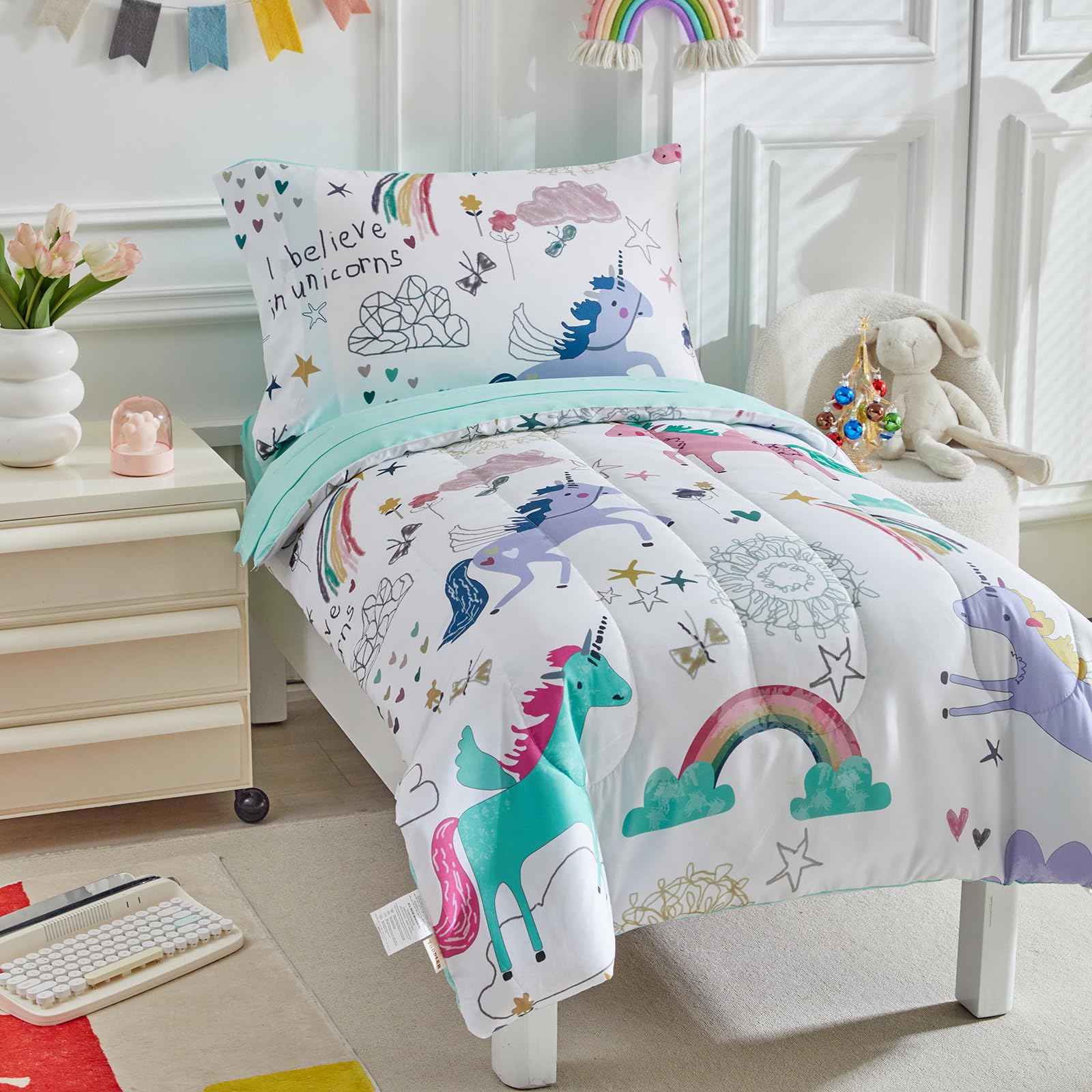 UOZZI Bedding fitted sheet 28x52x8 fits toddler beds securely
