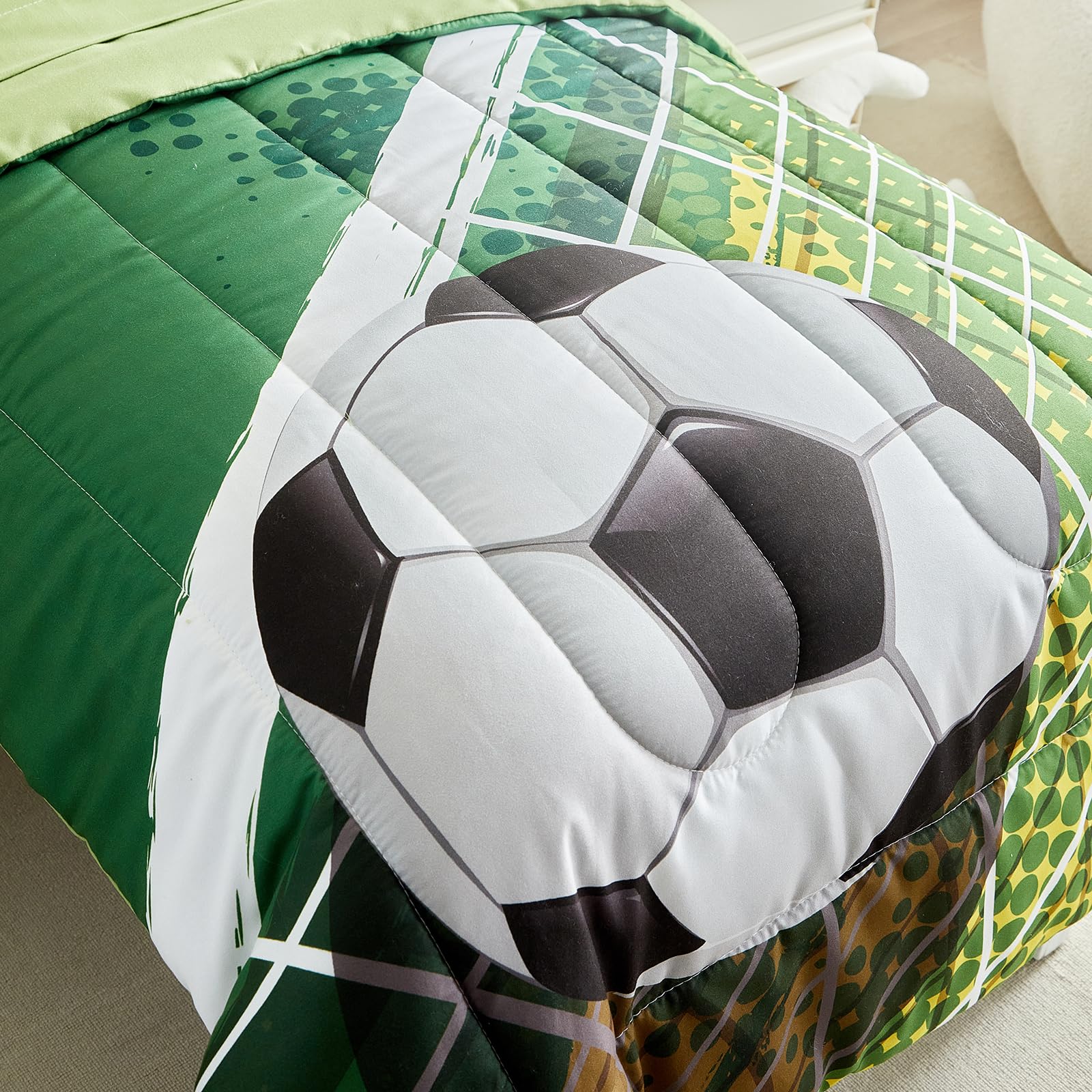 UOZZI BEDDING green-yellow color scheme complements kid spaces