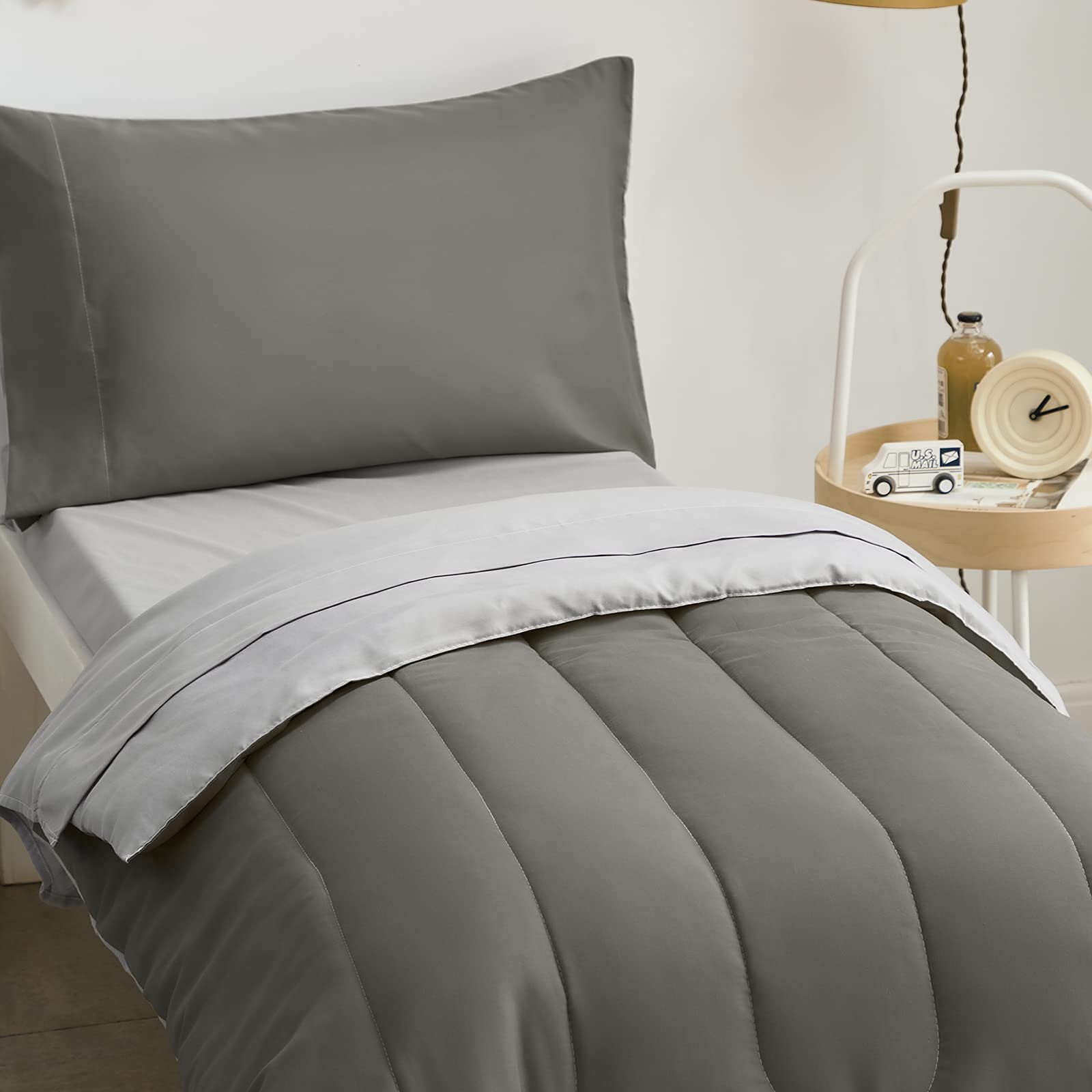 UOZZI BEDDING flat sheet shown as smooth, breathable top layer