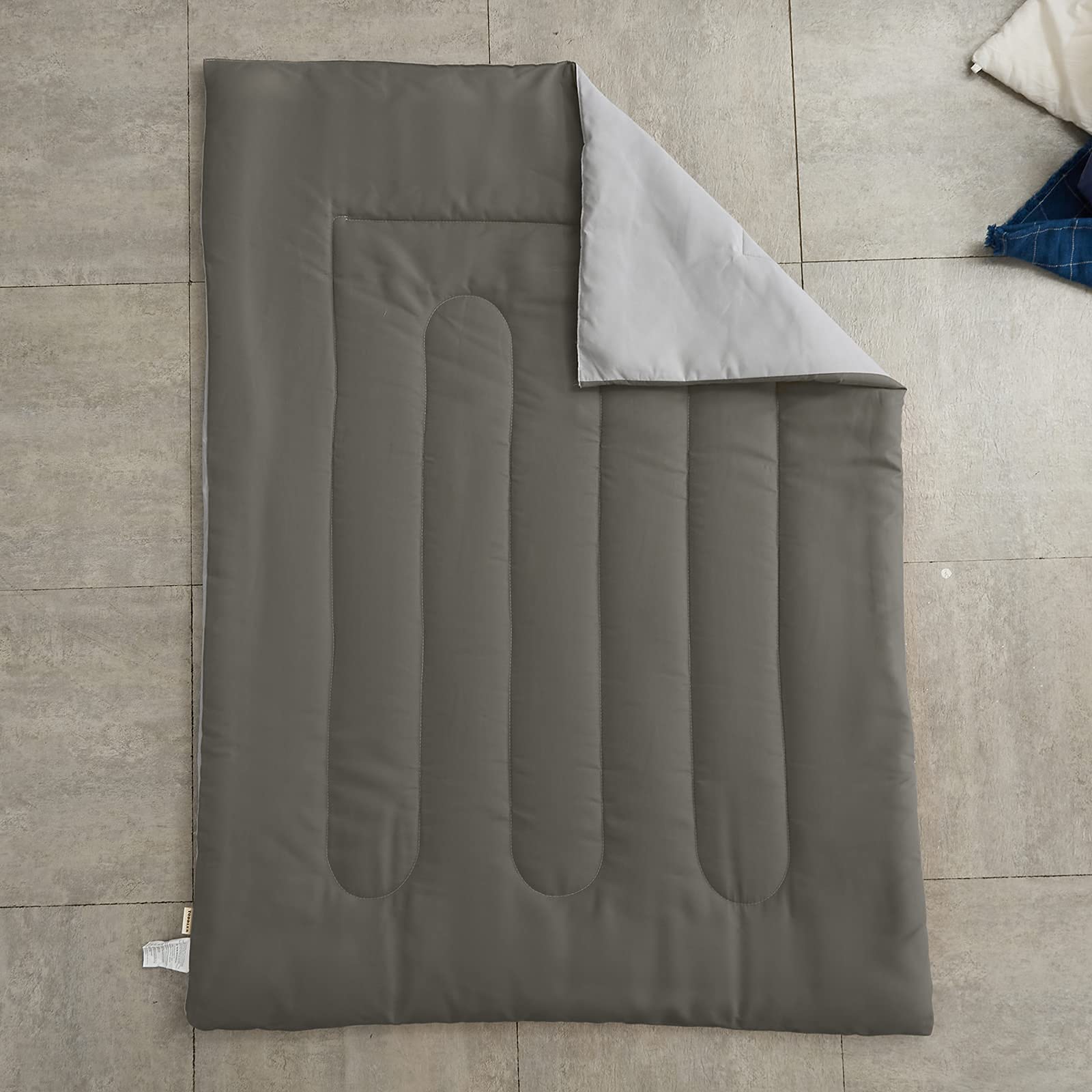 UOZZI BEDDING on a toddler bed demonstrating easy setup